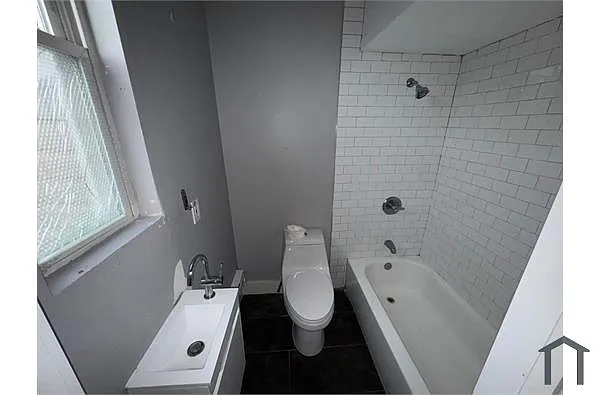 Building Photo - 805 Summer Ave #1