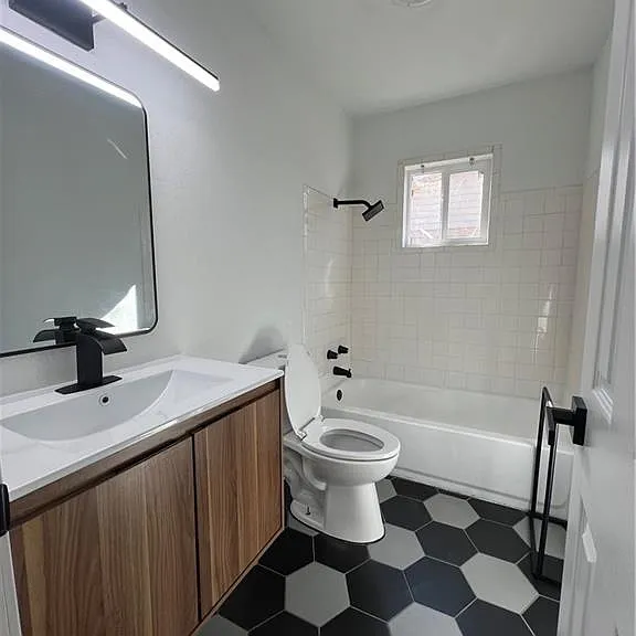 737 N 12th St #B — Photo 12