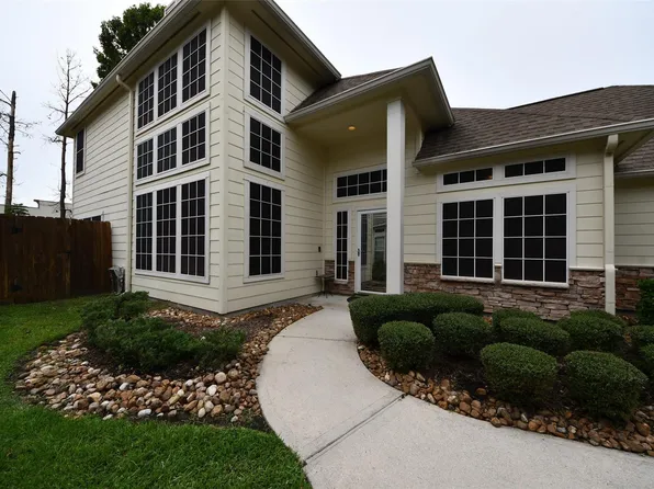 10207 Thornleaf Ln, Houston, TX 77070