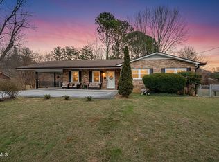 515 Ravenwood Dr, Johnson City, TN 37604