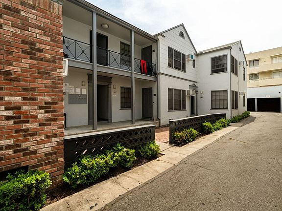 3rd image of 457-459 Kelton Ave #457