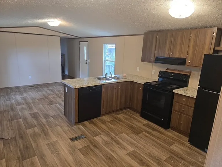 122 Gawain Dr — Photo 3