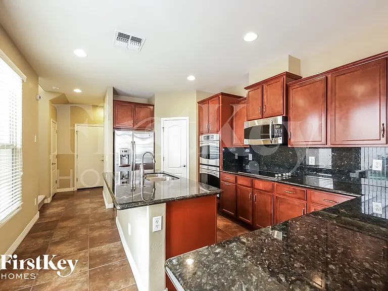9019 W State Ave — Photo 6