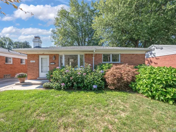 22604 Violet St, Saint Clair Shores, MI 48082