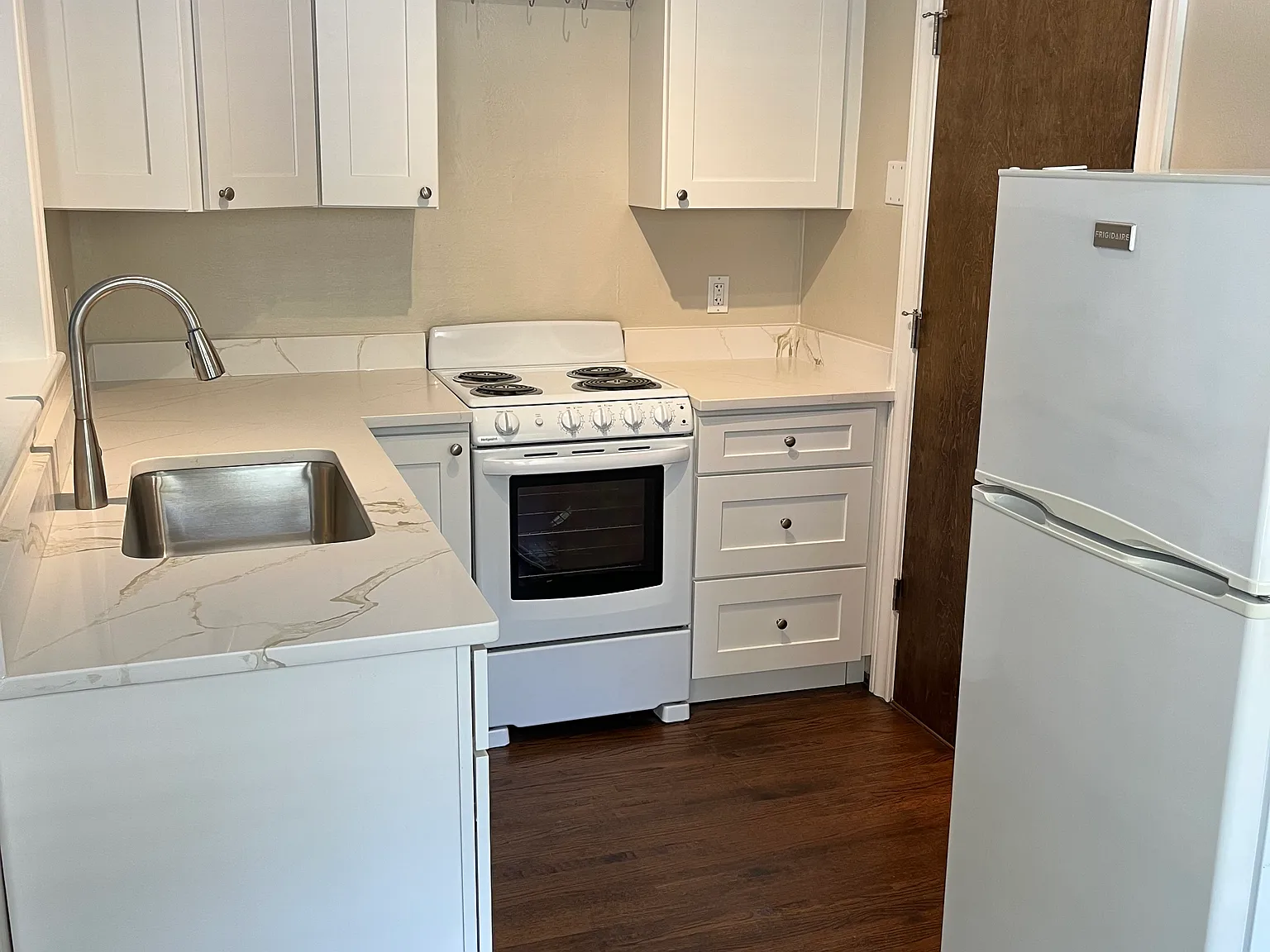 1 bed, 500 sqft, $1,300 — Photo 1