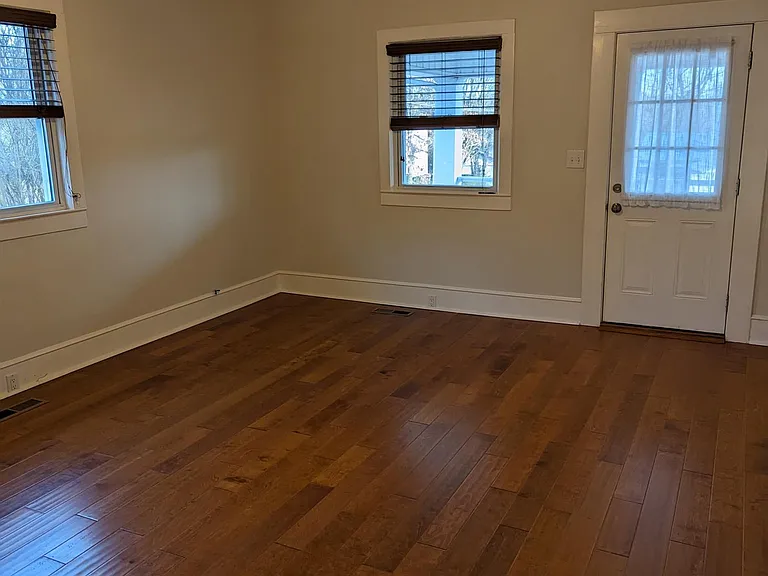 901 W Broadway St — Photo 14