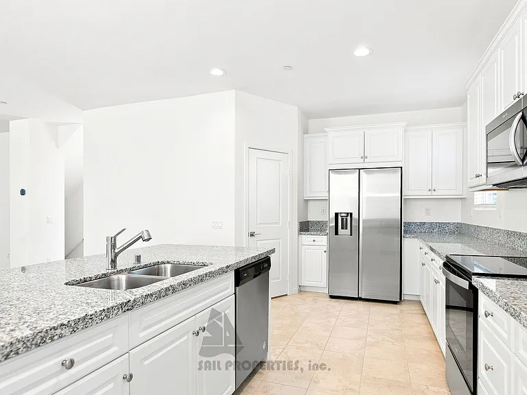 10910 Portsmouth St — Photo 6