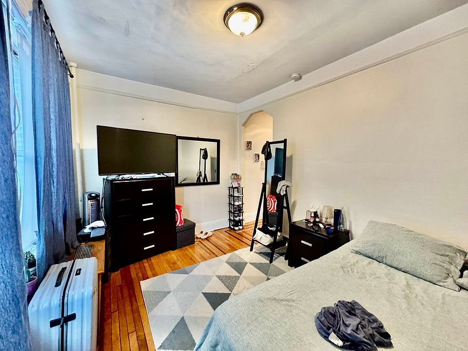 1st image of 2244 29th St #1