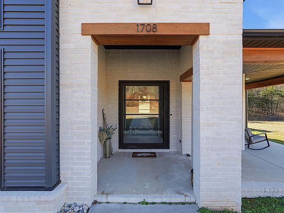 5th image of 1708 E Holloway St