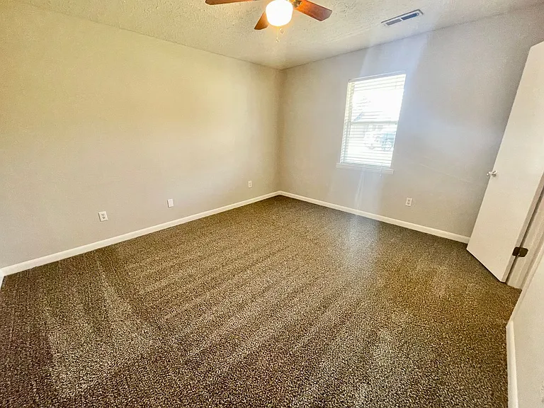 25647 Fairmount Dr — Photo 12