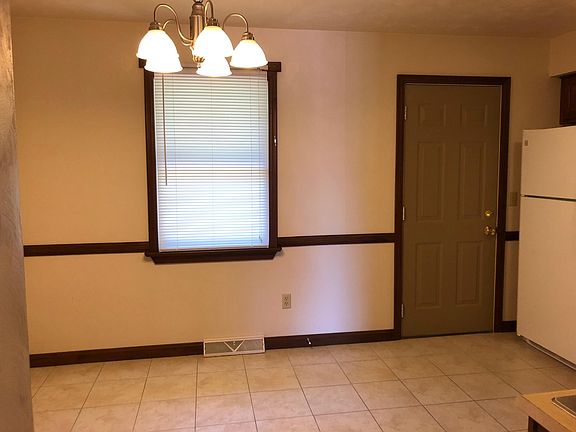 Opposite view of eat-in kitchen