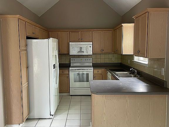 4th image of 113 Camden Lake Dr
