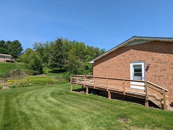 4th image of 1530 Sandy Cir