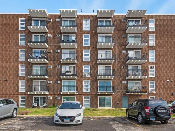 7229 W Higgins Ave Unit 105, Chicago, IL 60656