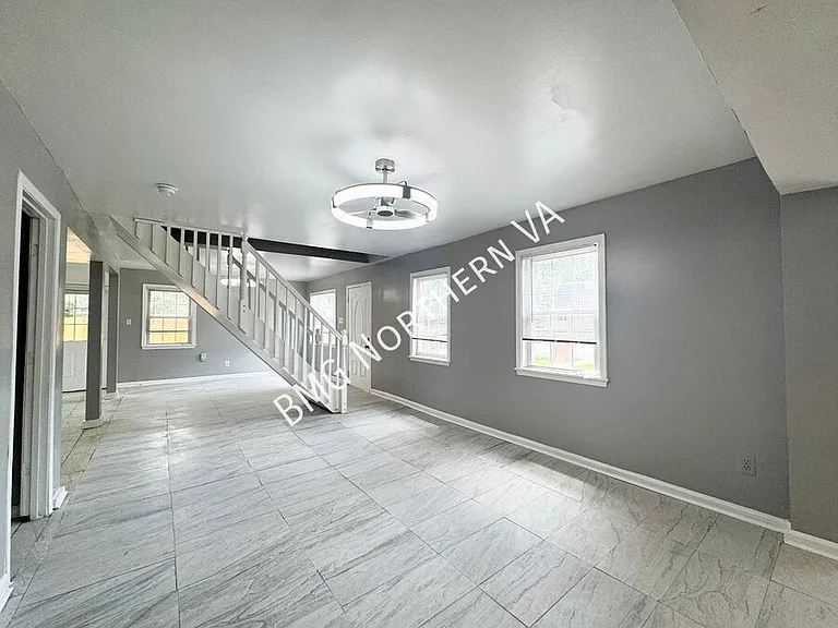 158 Baker St — Photo 5