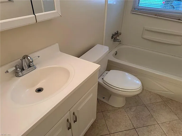 940 Redwood Cir — Photo 11