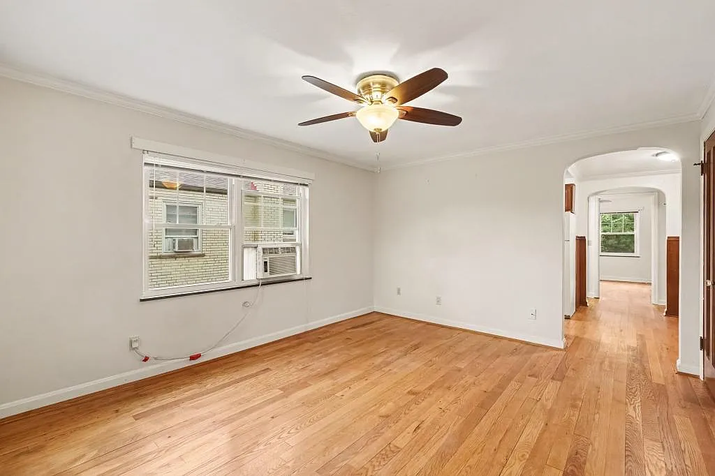 2540 Williams Ave — Photo 4