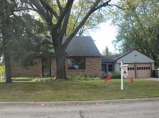 2507 N 115th St, Wauwatosa, WI 53226