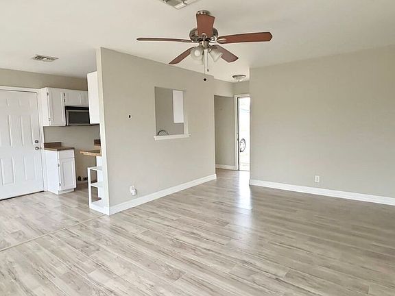 4th image of 8947 Seacliff St.