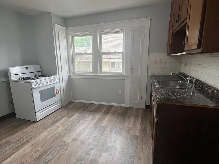 965 Stevenson — Photo 4