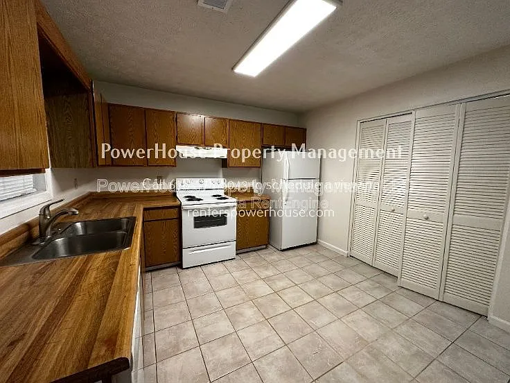 504 Oakwood Ct — Photo 13