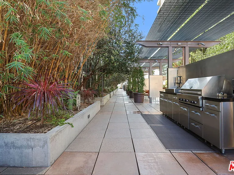 1111 S Grand Ave #916 — Photo 41