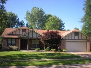 16648 Green Pines Dr, Ballwin, MO