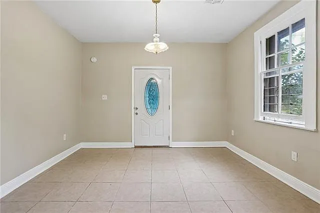 2406 Saint Roch Ave — Photo 6
