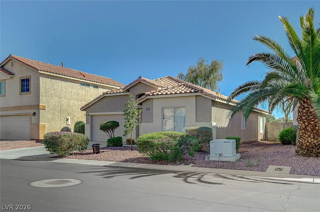 3 bed, 2.0 bath, 1228 sqft, $1,895 — Photo 3