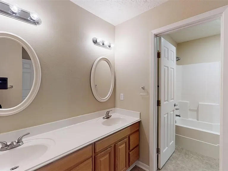 1724 Boardwalk Ct — Photo 18