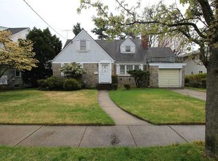 12 Stuart Ave, Malverne, NY 11565