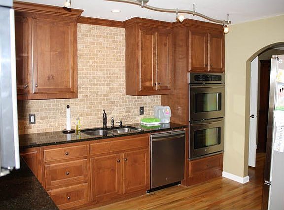3rd image of 2414 Castleridge Ct