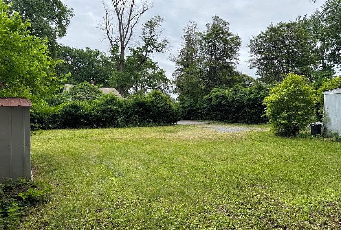 3 bed, 1300 sqft, $3,200 — Photo 2