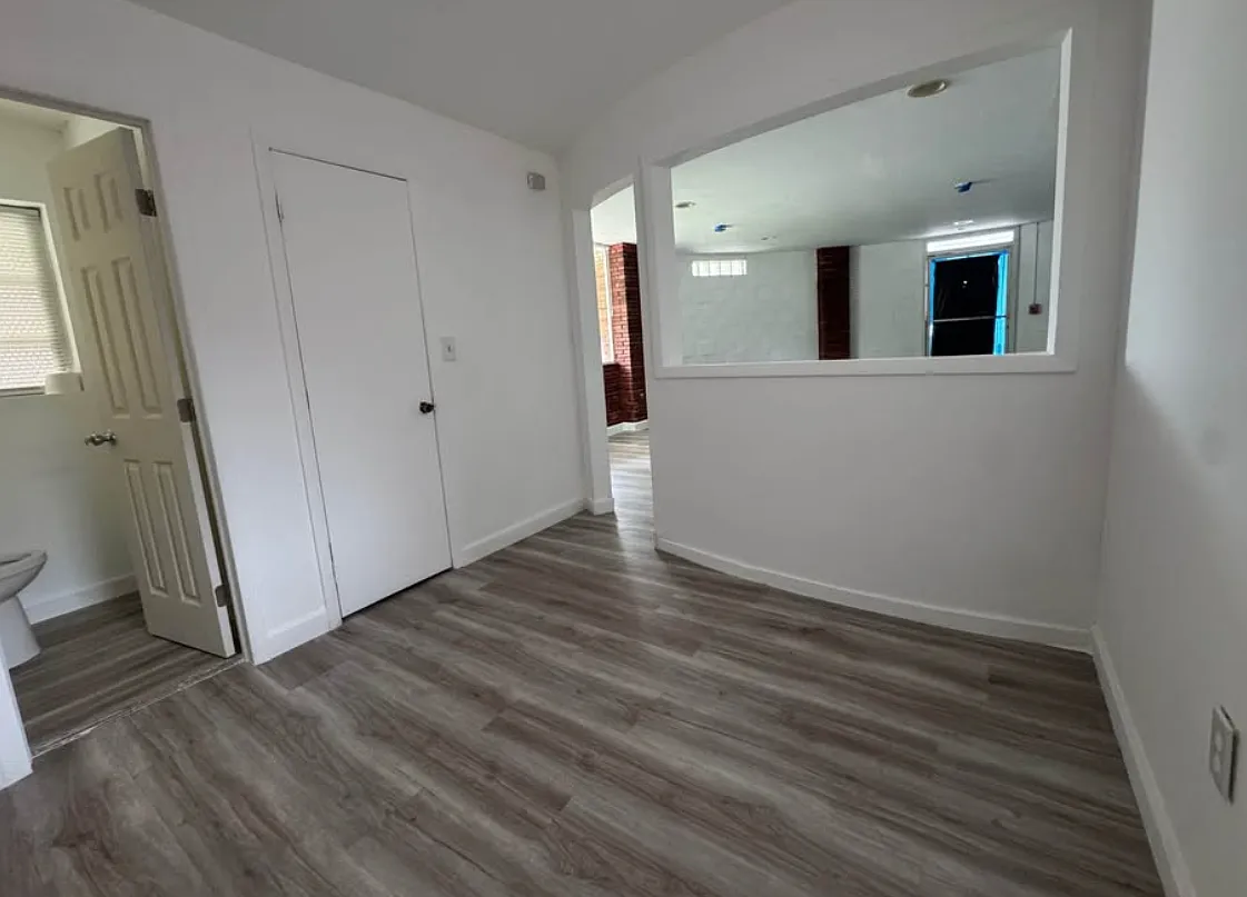 Studio, 650 sqft, $1,425 — Photo 2
