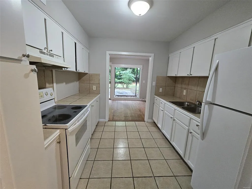 3 bed, 1000 sqft, $1,000 — Photo 2