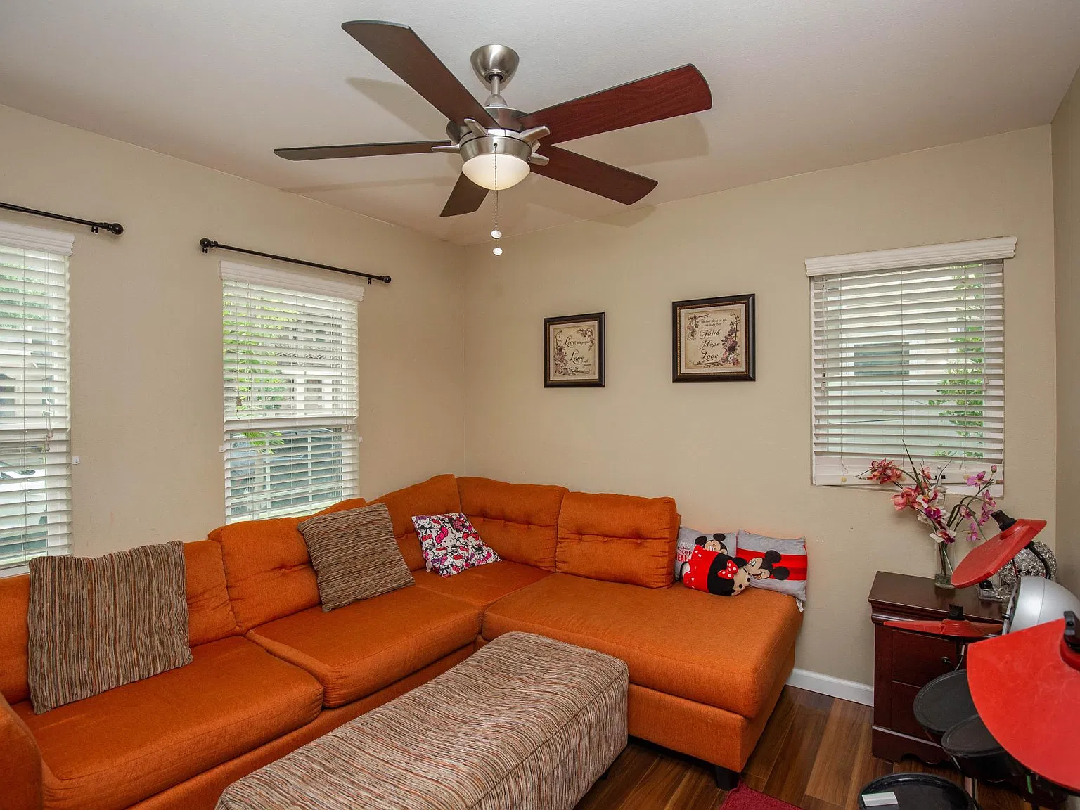 4 bed, 1622 sqft, $4,800 — Photo 2