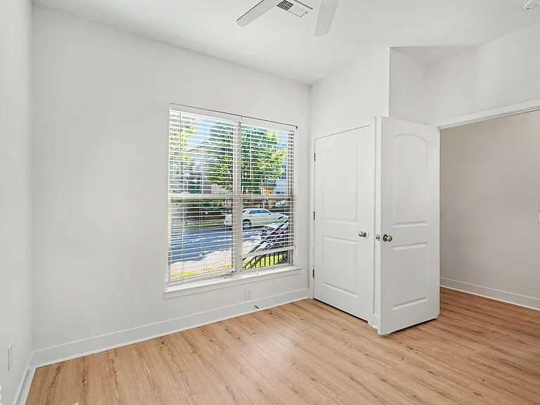 1032 Skyline View Way — Photo 11
