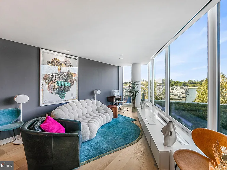 601 Wharf St SW #208 — Photo 2