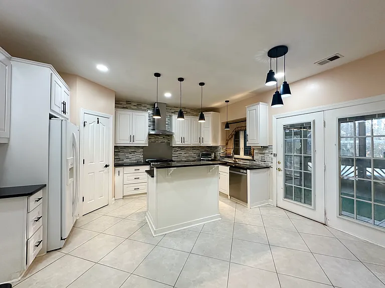 15813 Prestwoods Ln — Photo 7
