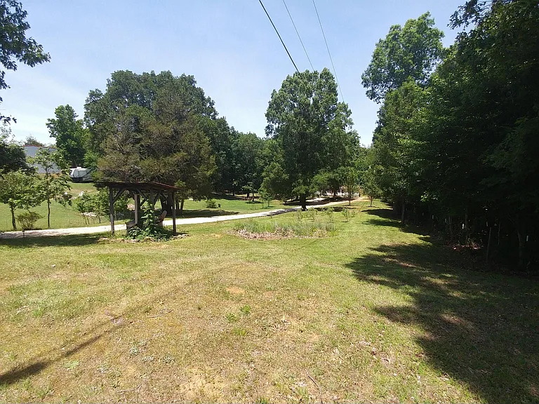 Sharon Rd — Photo 30