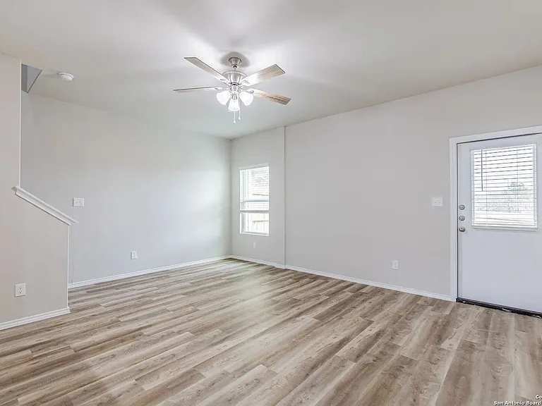 173 Damon Dr — Photo 4