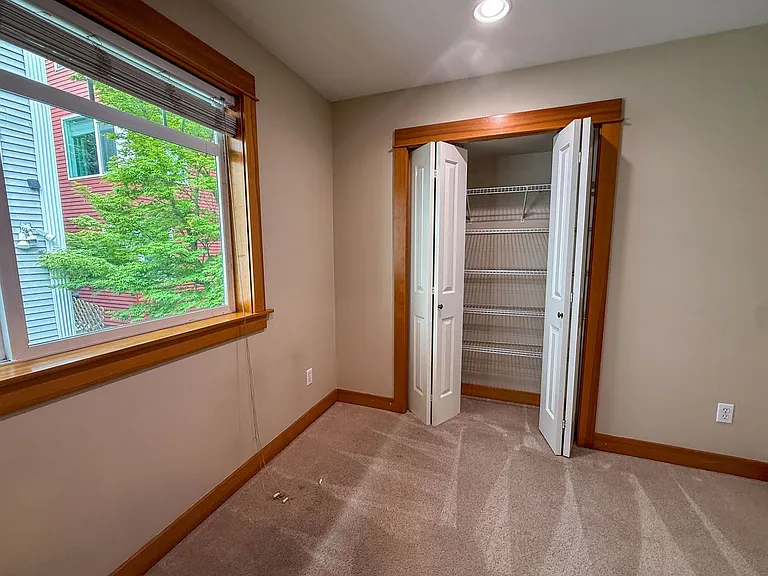 2325 Franklin Ave E #A — Photo 10