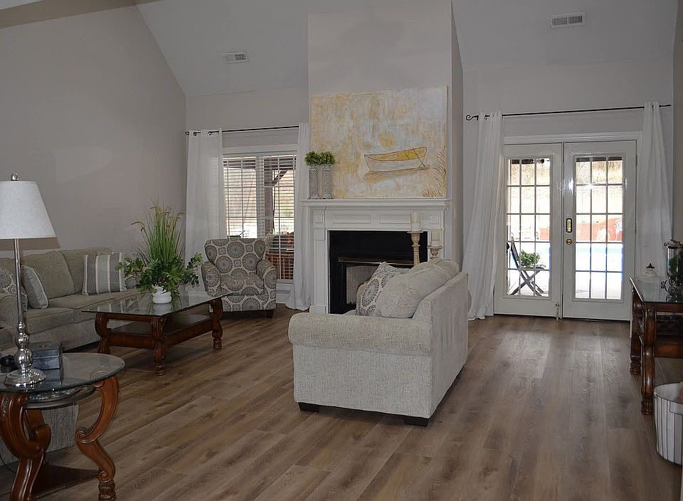 1st image of 430 Heron Cove Rd