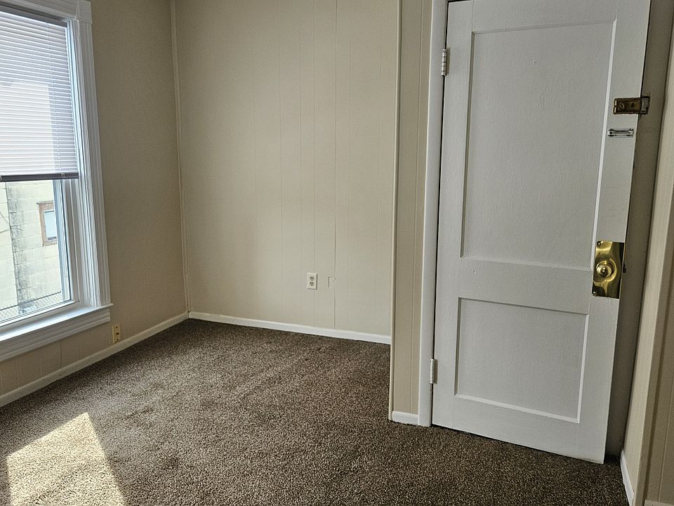 1st image of 413 Walnut St #2
