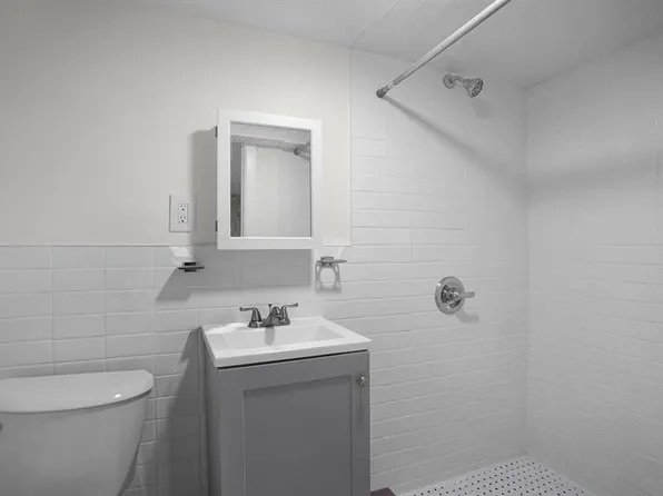 681 Rhinelander Avenue image 18 of 29