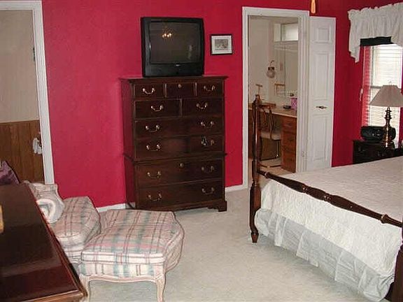 5th image of 2301 Silver Holly Ln
