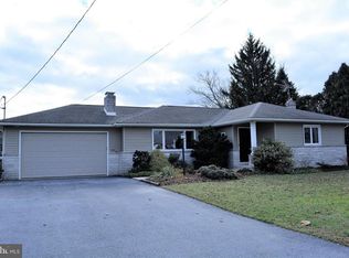 598 W Broad St, New Holland, PA 17557