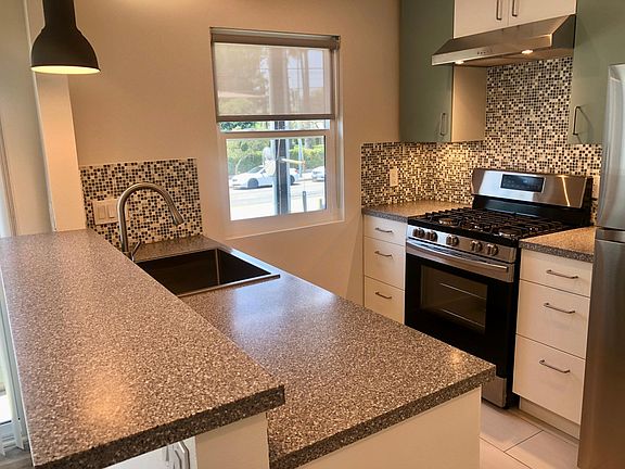 3rd image of 5302 Cahuenga Blvd APT 101