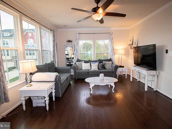 4th image of 568 Fox River Hills Way