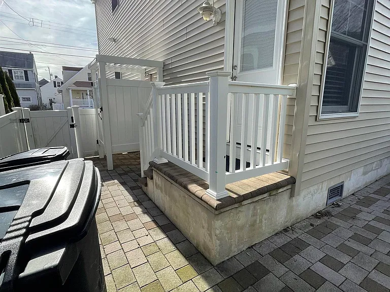 107 N Douglas Ave — Photo 36
